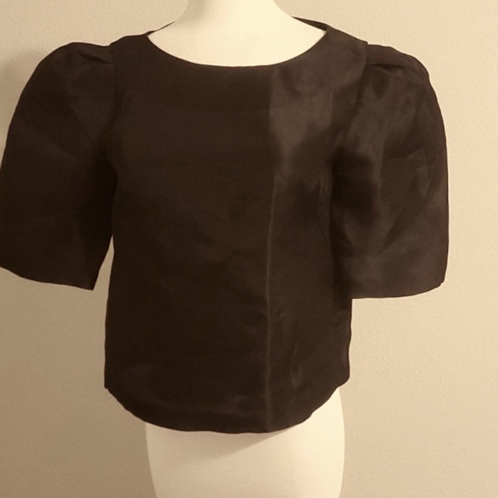 - Novis silk blouse size 4‎